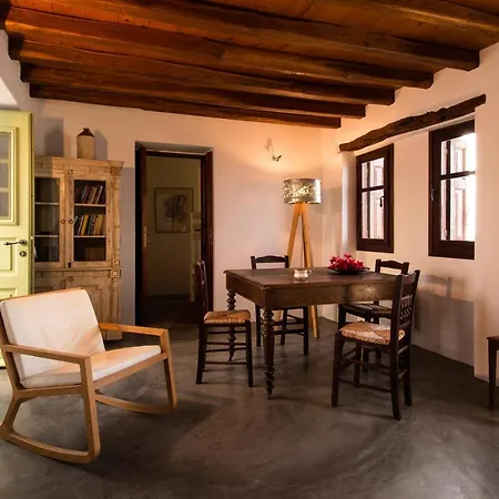 Alosanthos Private Holiday home Folegandros Town